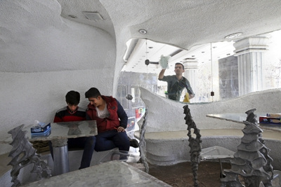 伊朗特色 盐餐厅 墙壁桌子都是盐