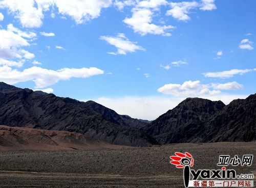 绿色纯洁之美的天山脚下的香格里拉田光地(图