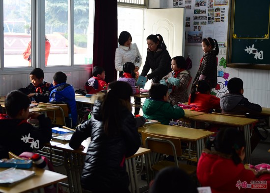 <em>最美洗脚妹</em>刘丽的两会声音:我要替所有的农民