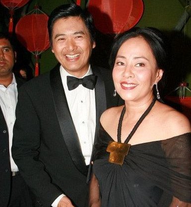 李冰冰游艇上过生日 提醒黄晓明准备Angelaba