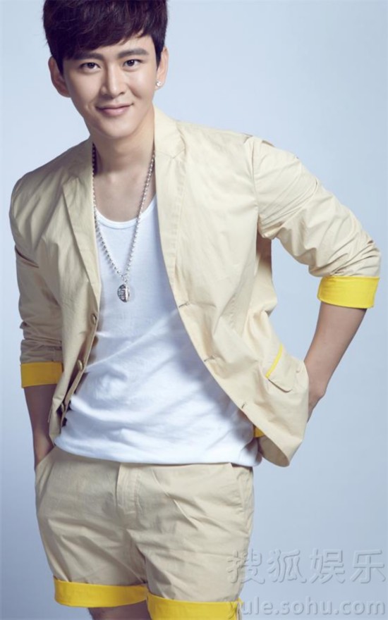 《活色生香》文世轩黄明暖男写真曝光 清新气