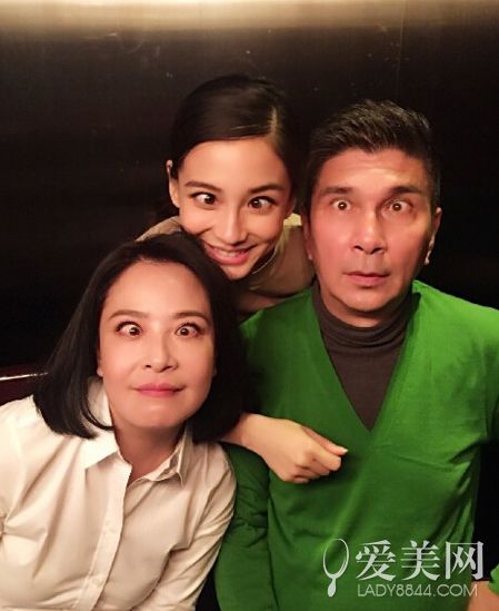  ������ż�һ�� ��������Ȧ��ġ�˫��Ů�� 