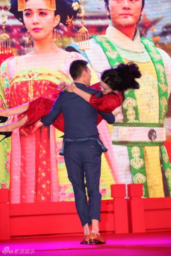 公主抱没那么好玩!林志玲露底 钟汉良抱不动李小冉