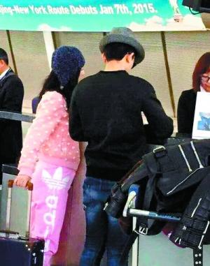 谢娜晒溜冰视频自称摔倒 疑为证明未孕(图)