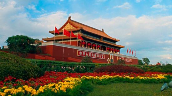 十八大后,以习近平同志为总书记的党中央紧紧扭住这一主题,谱写中国