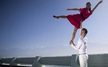 张智霖袁咏仪重拍婚纱照 儿子张慕童旧照曝光