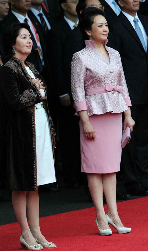 盘点中国 第一夫人 彭丽媛成长照片 史上最全-