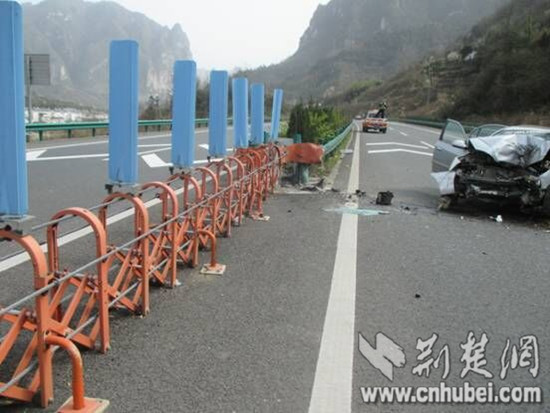 湖北籍青年歌手谭赟与怀孕妻子因车祸双双遇难