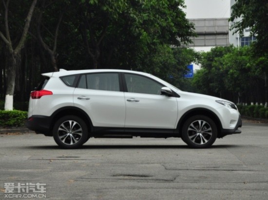 一汽丰田2015款RAV4