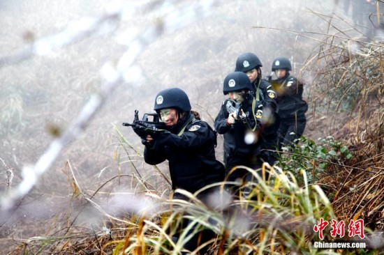 <em>贵州</em>黔南女特警野战训练迎<em>妇女节</em>(图)--河北频