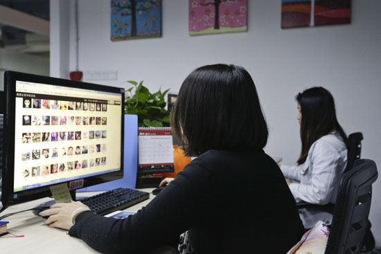 85后 女鉴黄师一天审核数万图片 稀奇职业盘点