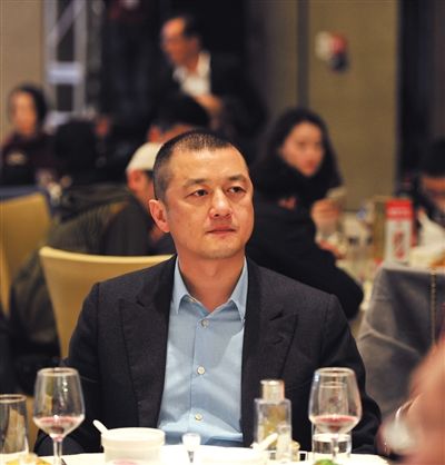 李亚鹏裘·德洛发际线后移遭调侃 男神脱发你