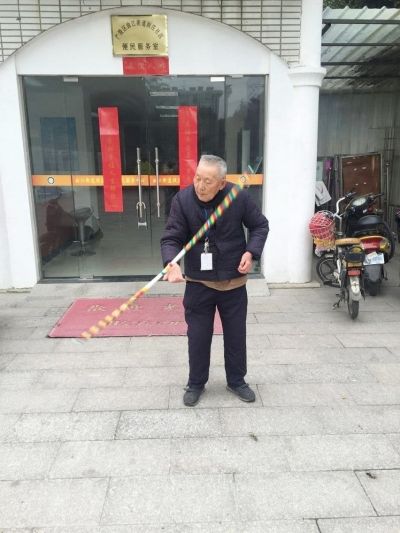 扬州83岁 美猴王 耍棍 练棍视频被发上 脸书