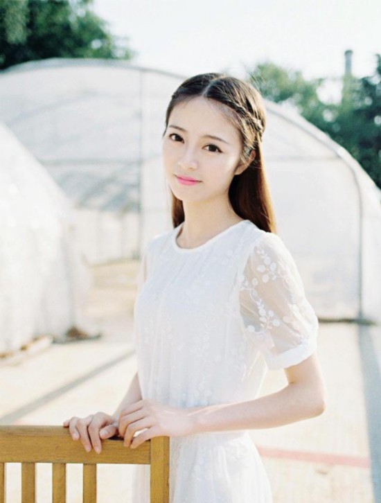 <em>最美双胞胎姐妹校花</em>走红 众网友膜拜被其征服