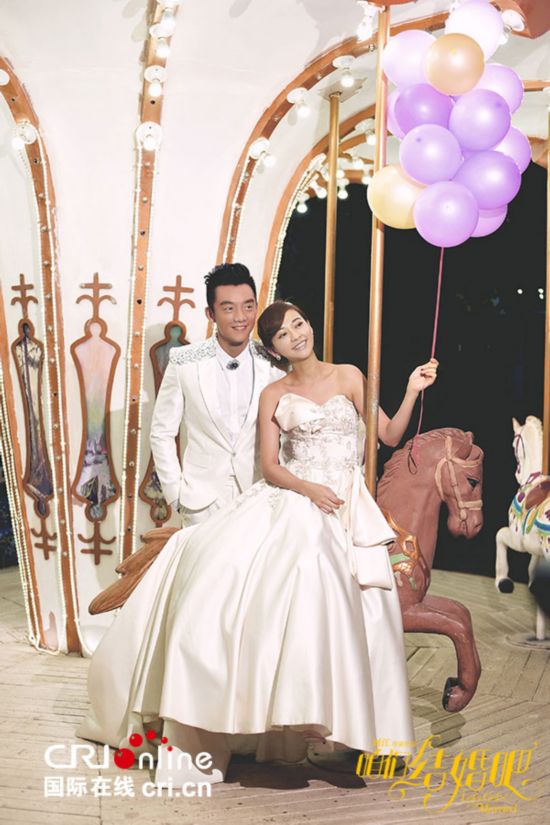 《咱们结婚吧》推终极海报 男星抢亲女星拦门