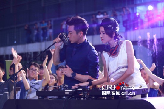 郑恺跑向人生新高度 《年少轻狂》成另类学霸