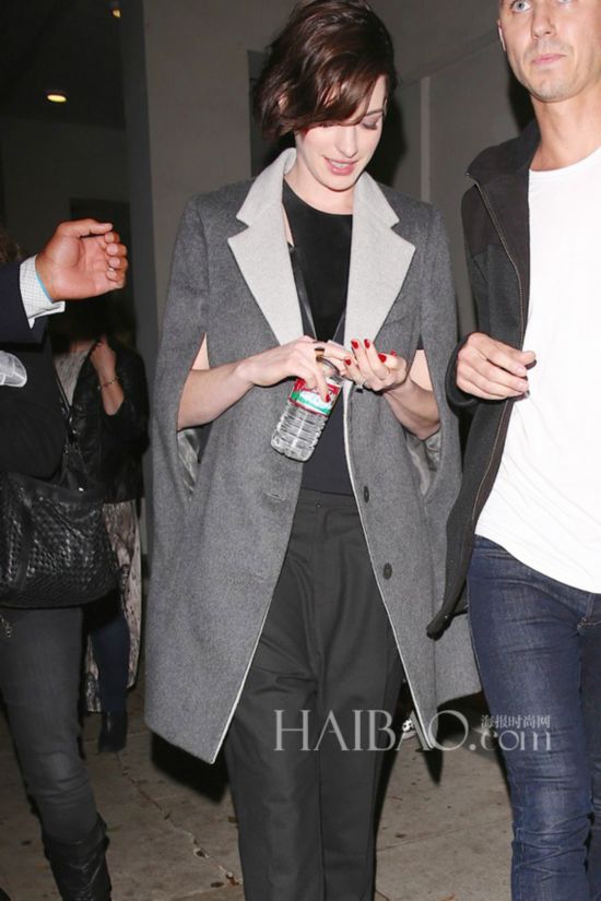 ʱ123գݡɪޱ (Anne Hathaway) ڱɽׯμӰǼʴԽķӳ뿪