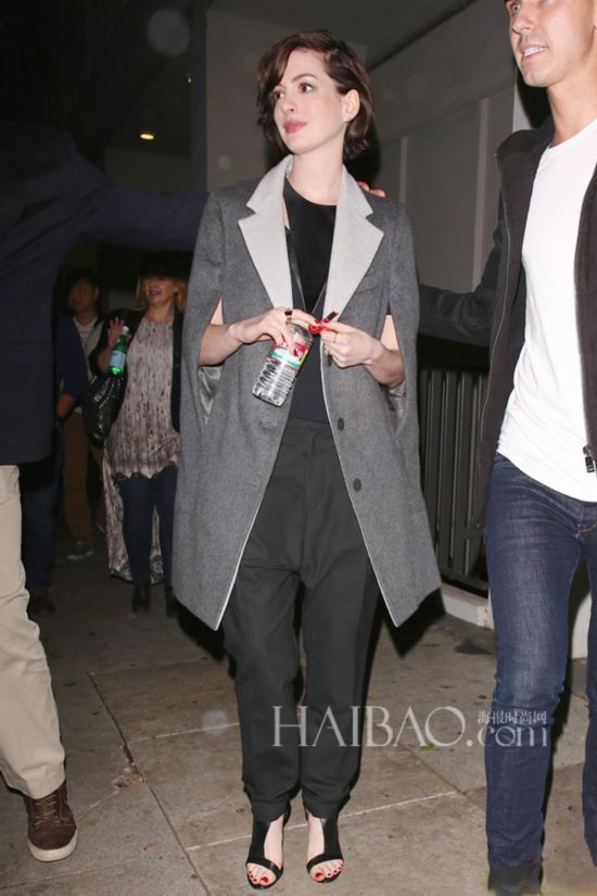 ʱ123գݡɪޱ (Anne Hathaway) ڱɽׯμӰǼʴԽķӳ뿪