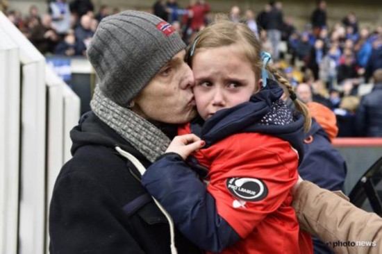 比利时球迷执行安乐死 死前一天携妻儿观赛(图