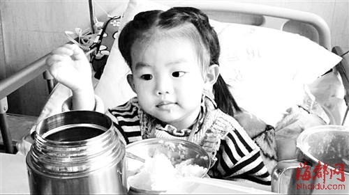 莆田仙游两岁女童患尿毒症 租房当病房父母当