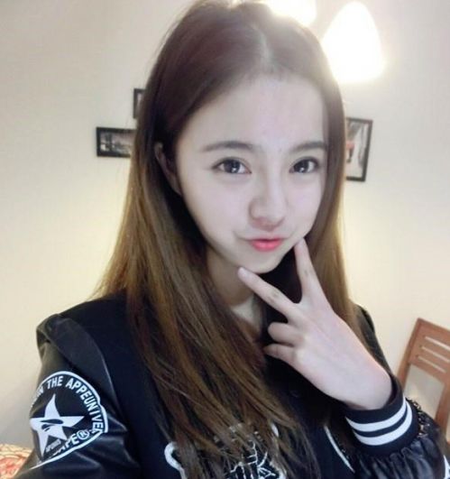 (图)双胞胎姐妹走红 青涩高中照曝光--人民网·