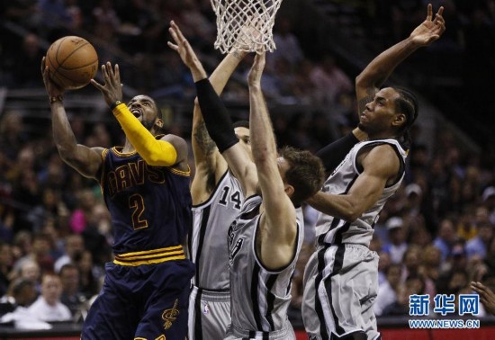 NBA常规赛:骑士胜马刺