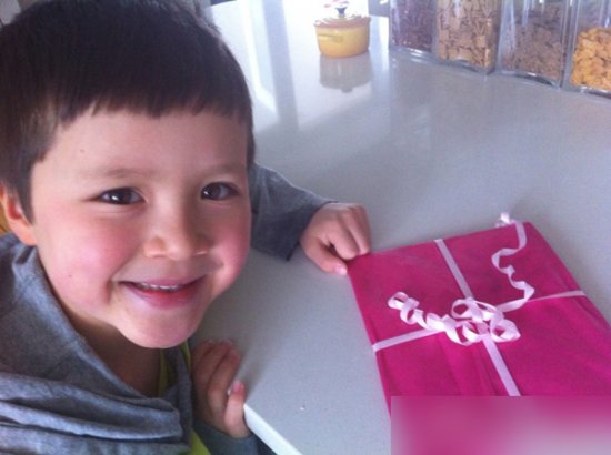 游鸿明15岁爱女曝光超凡脱俗 细数明星混血子