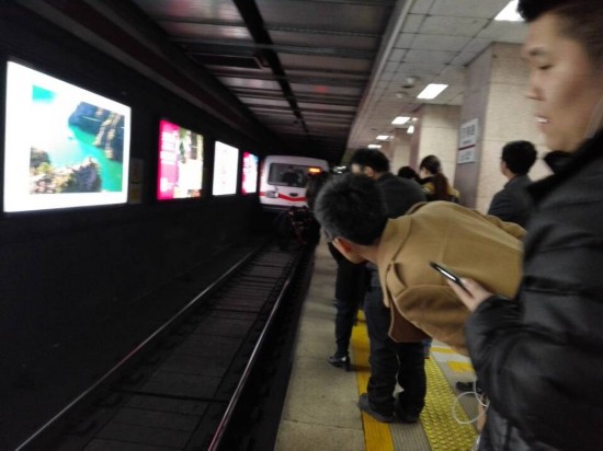 北京地铁—号线万寿路站—乘客坠轨