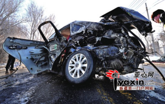 降雪后道路湿滑 乌鲁木齐市早高峰事故不断