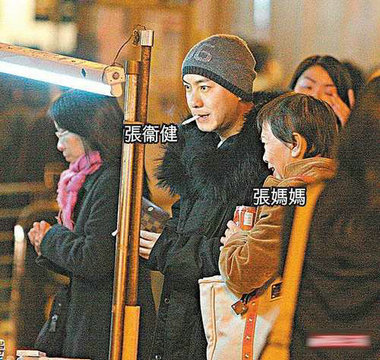 成龙拒认兄弟刘德华大姐窘迫 明星家人凄惨落