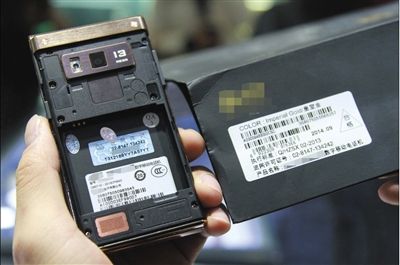 1月底，市民張先生在某知名電商平台所購手機，被鑒定為高仿機，但該品牌手機售后中心不針對個人出具書面鑒定報告，致其維權受困，購機至今，張先生仍未獲得任何賠償。