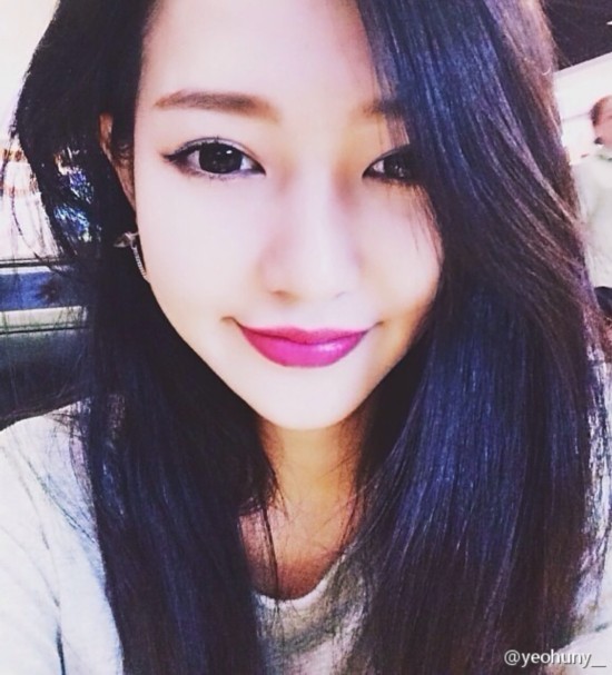 越南最美校花女大学生走红 原是中国青岛人