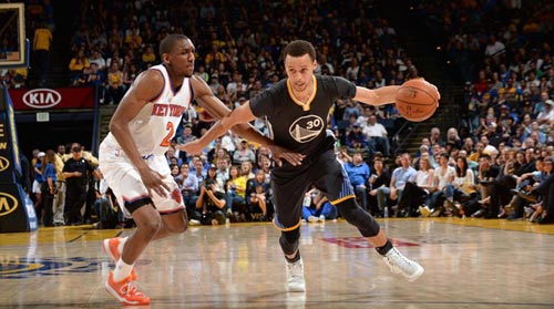 库里生日夜三节25+11 勇士31分大胜尼克斯