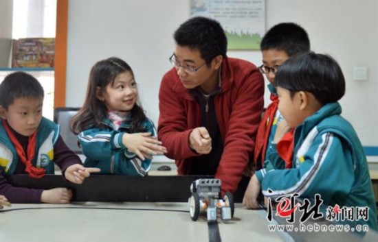 石家庄正式启动小学生免费托管服务(母亲)演讲稿小学生组图图片