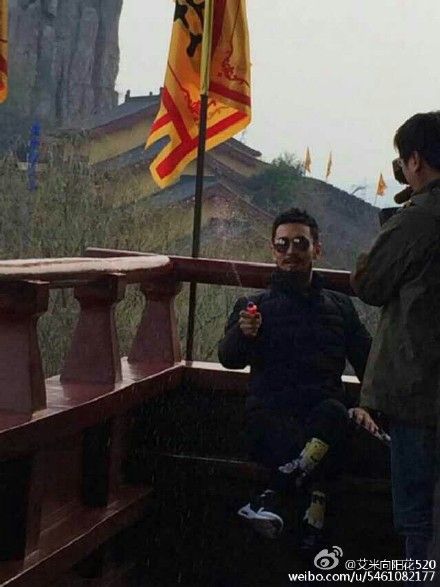 黄晓明单膝跪地为Angelababy送钻戒?李冰冰称