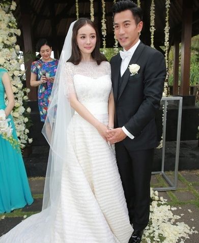 杨紫穿婚纱_杨紫穿婚纱走秀变 结婚狂 女星婚纱造型PK(2)