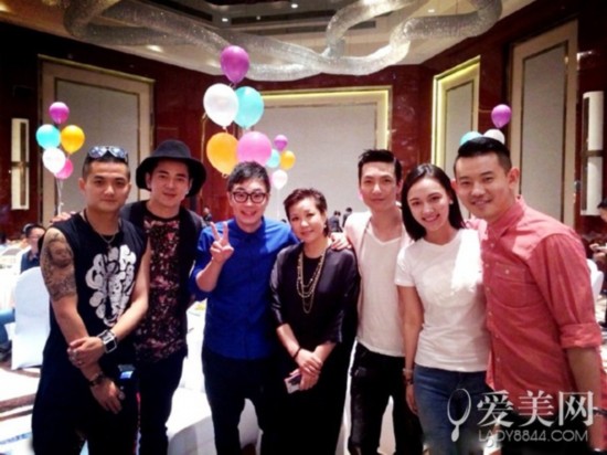 孙俪女儿百日宴:娘娘获邓超舔脚过把瘾