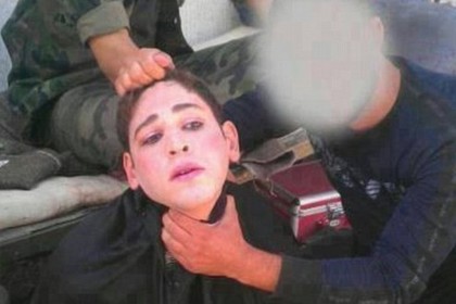 IS武装分子<em>穿胸罩</em>扮女装逃离战场被捕 却没有