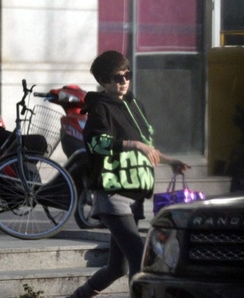  李念顺利产二胎 晒儿子照片 揭生二胎女星--福建