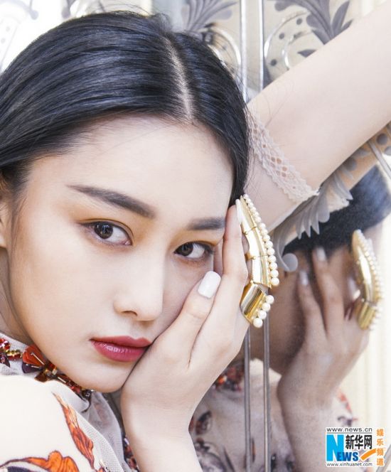 张馨予巴黎写真 异域风情玩转 女王 style