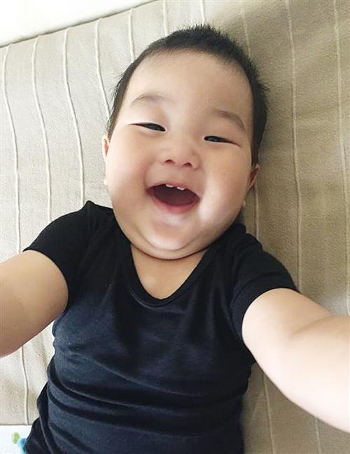 沙溢儿子萌照曝光 胡可:约上你爸组团减肥吧(图