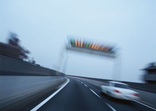 六旬老太时速近百迈什么鬼?在河北遵化市区开