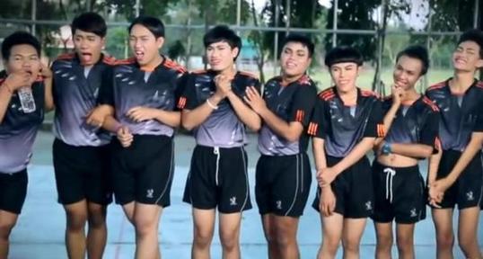 泰剧《不一样的美男》神翻译震碎三观 人妖颜