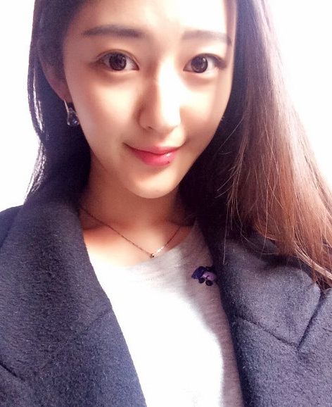 17岁艺考女神孙瑞梓走红 因太美考生拒与其同场