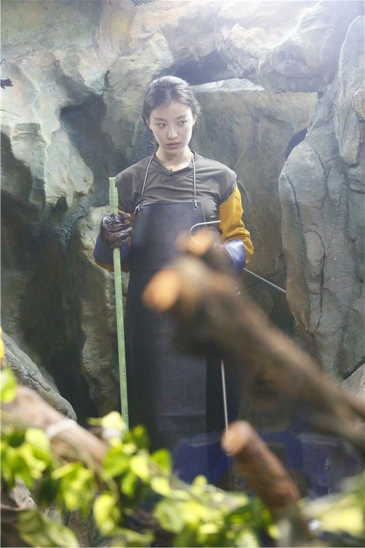 《奇妙的朋友》女星给巨蟒洗澡突发意外倪妮惊