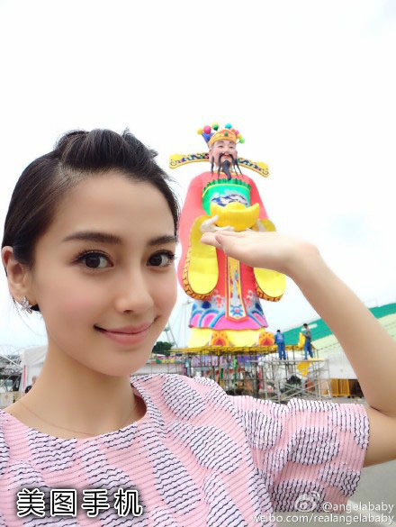 Angelababy亲授5大自拍技巧 春季出游必学(组