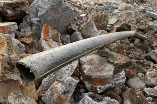 西宁市朝阳公园施工单位将燃气管道挖断