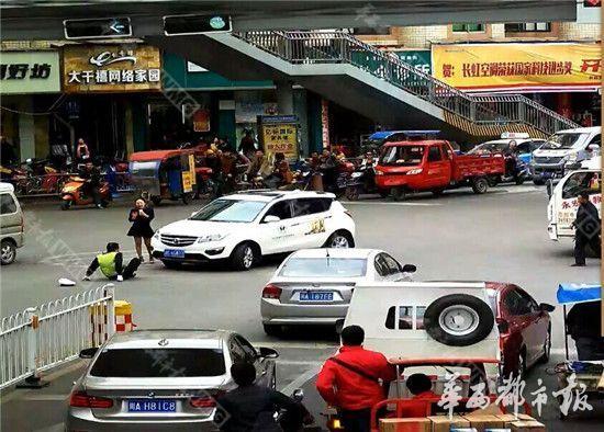 安岳一工商所长疑似酒驾撞协警 大骂脏话