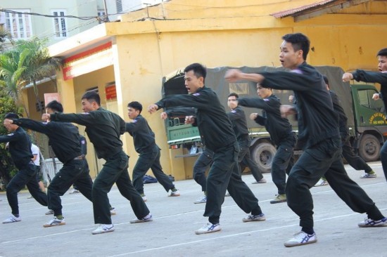 越南精锐警察部队曝光 配备外军先进枪械