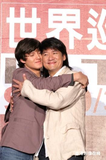 李英爱四岁女儿颜值爆表眼神忧郁 杨幂躺枪再